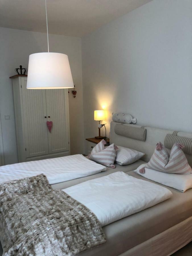 Ferienwohnung Burgenblick Mit Blick Auf リーデンブルク エクステリア 写真